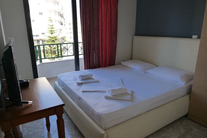 Room 2 of 48