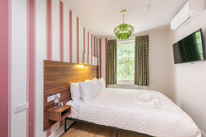Room 21 of 43