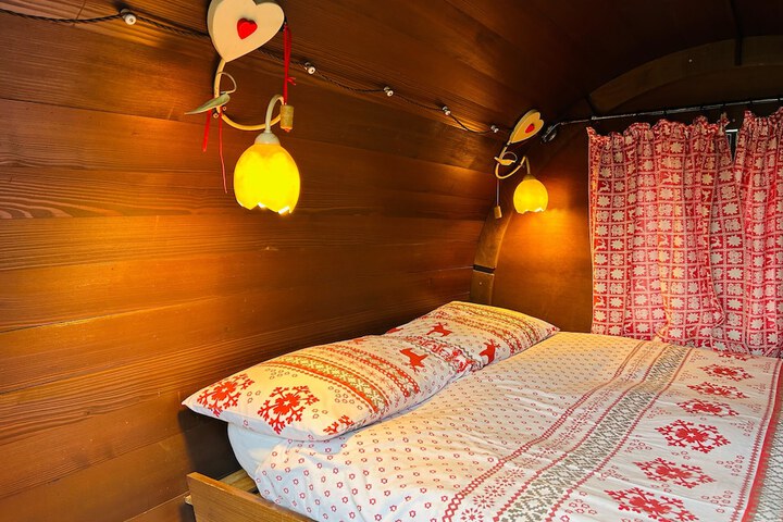 Room 7 of 25