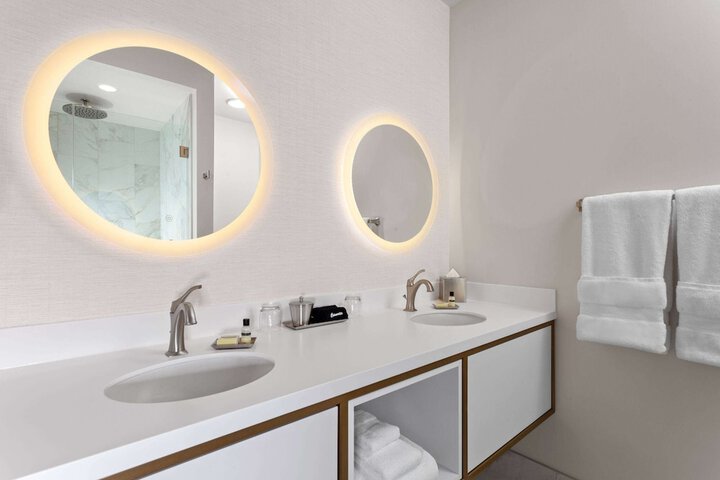 1 California King Bed Accessible Studio Suite Roll in Shower (15 of 20)