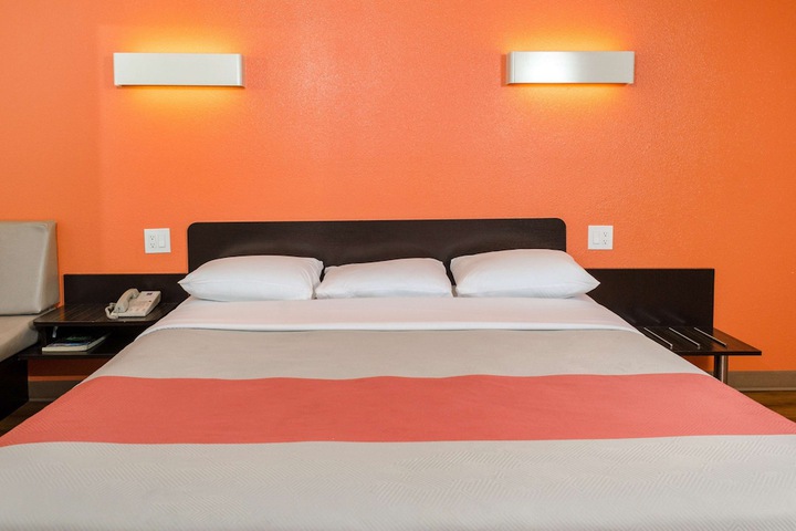 1 King Bed (2 of 6)