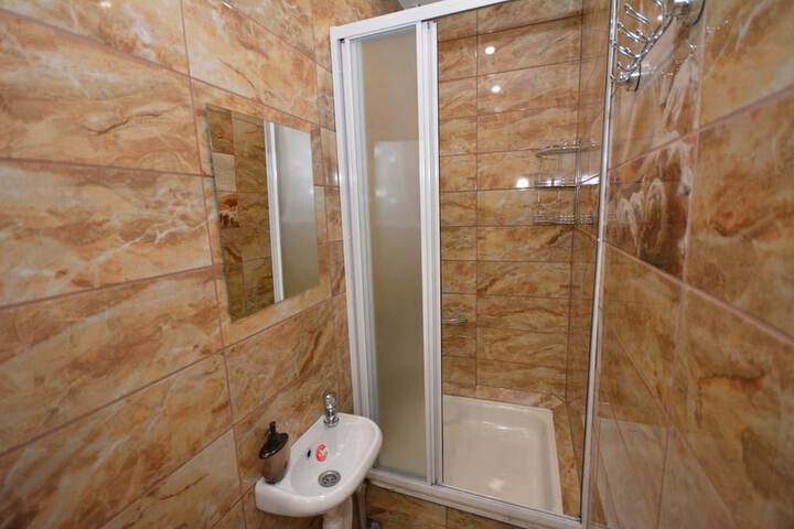 Room 10 of 20