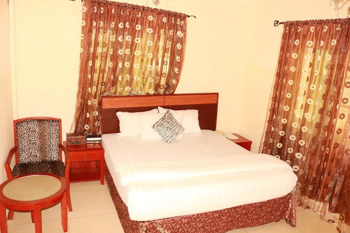 Room 12 of 18
