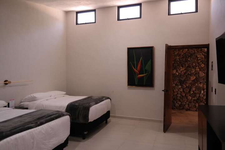 Room 7 of 32