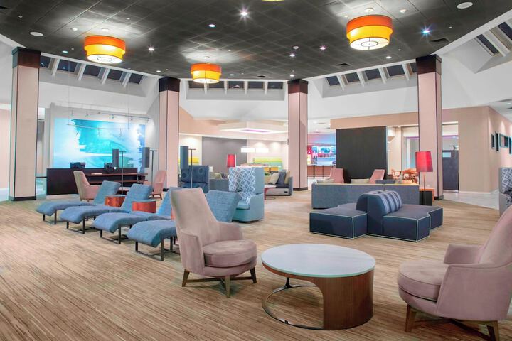 Lobby lounge