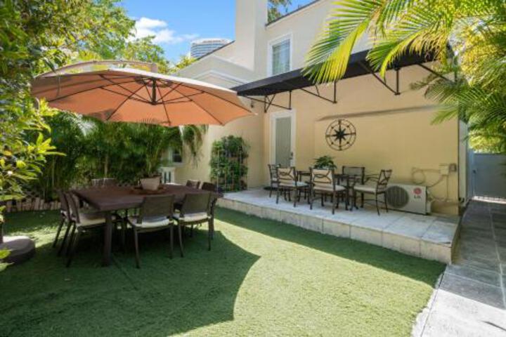 Villa Venezia full house up to 12 guests in Miami Beach, FL