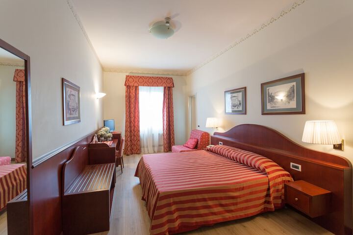 Room 6 of 65