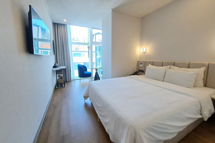 Room 15 of 52