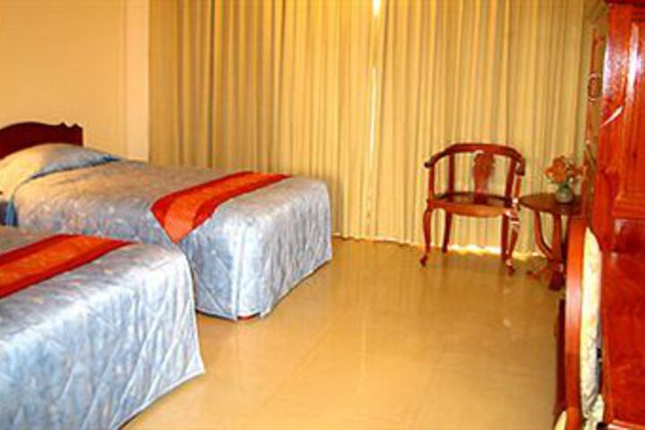 Room 4 of 25