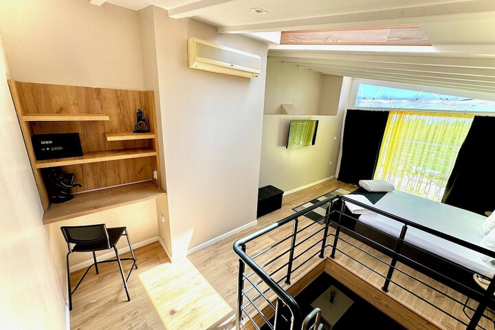 Room 36 of 102