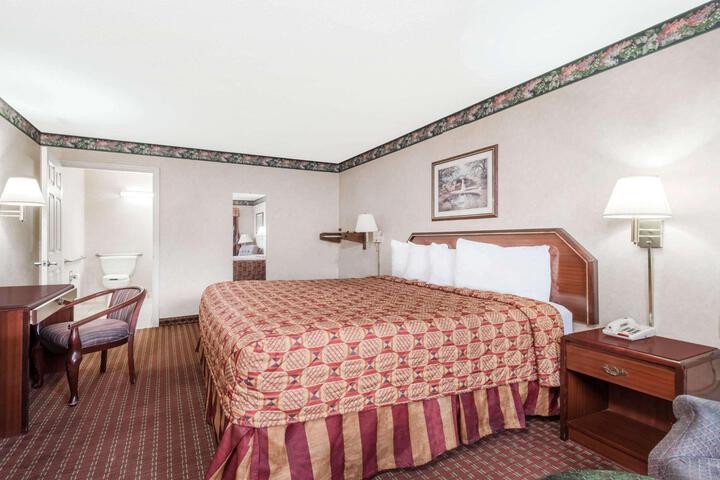 Superior King Bed (4 of 8)