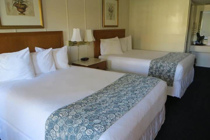 2 Double Beds (1 of 8)