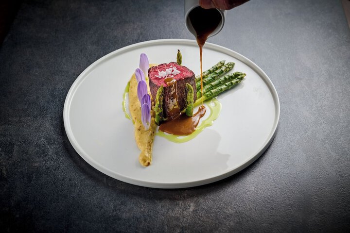 Dining 35 of 52