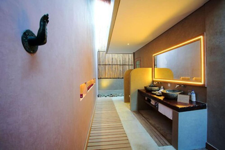 Room 167 of 227