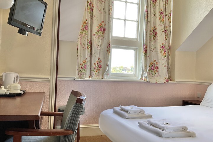 Room 10 of 76