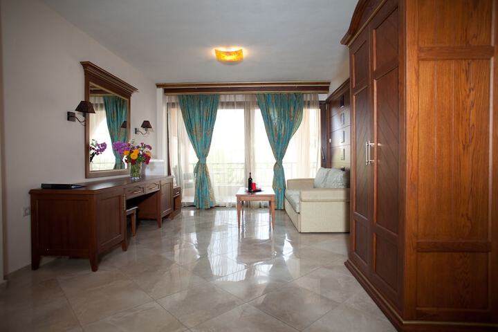 Room 41 of 80