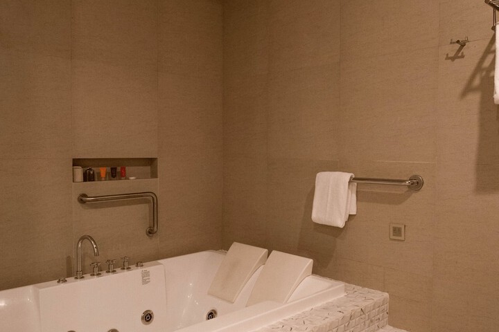 Room 12 of 17