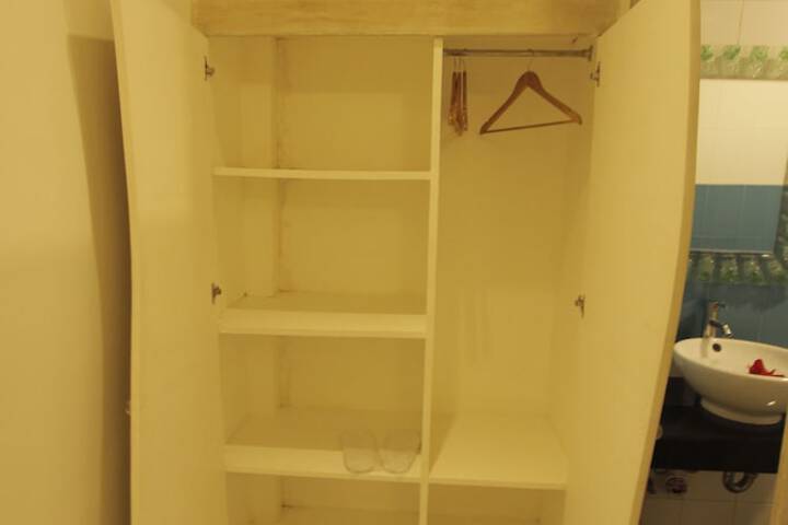 Room 15 of 32