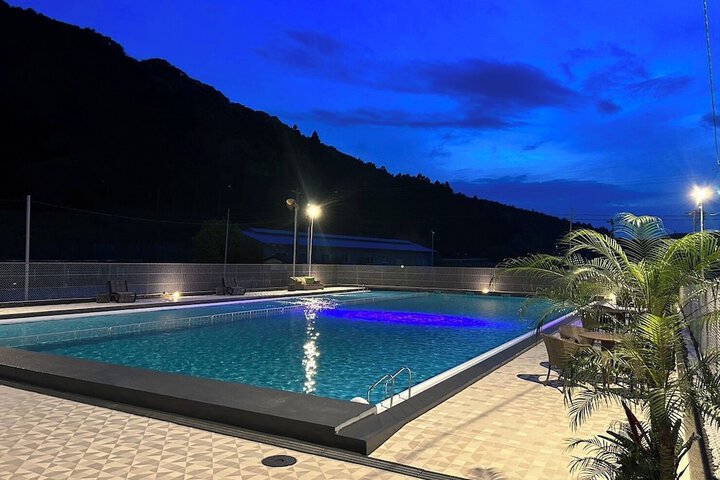 Pool 30 of 72