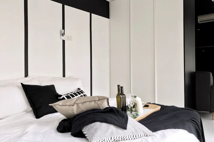 Room 4 of 10