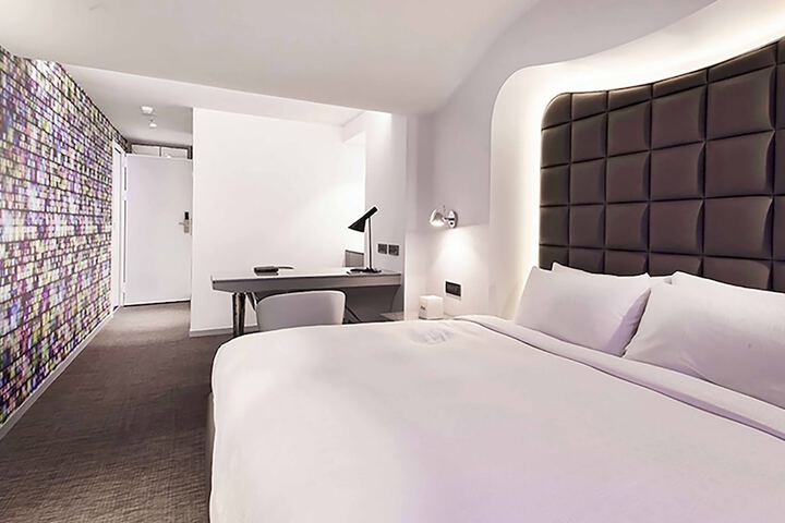 Room 11 of 21