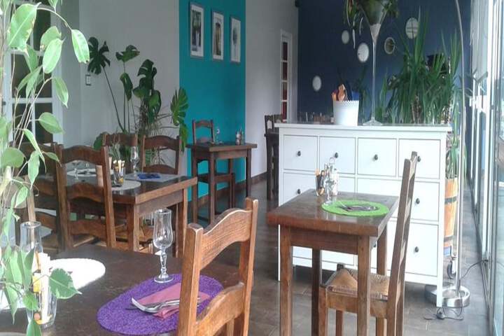 Dining 20 of 46