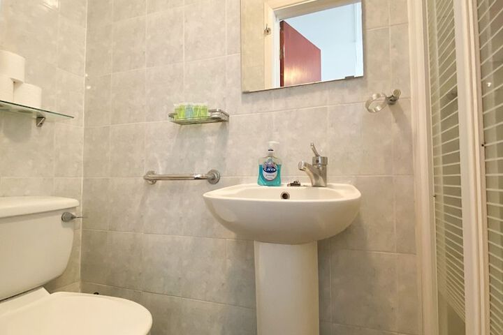 Room 100 of 146