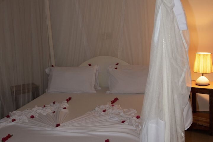 Room 6 of 150