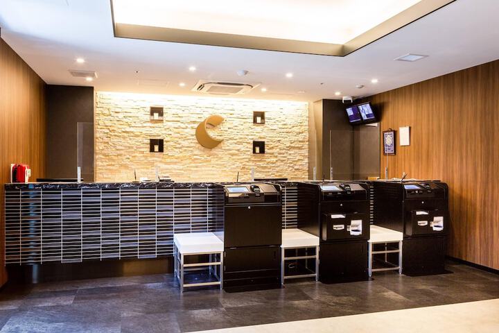 Entrance & Lobby