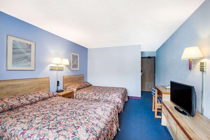 2 Queen Beds (6 of 7)
