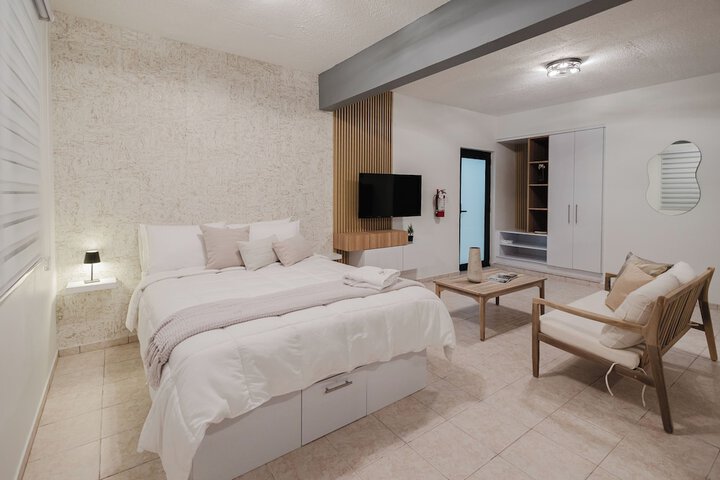 Room 8 of 34