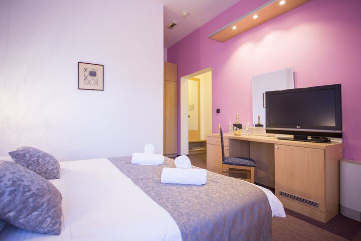 Room 14 of 39