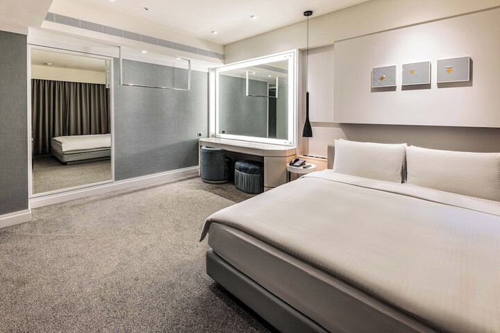 Room 31 of 104