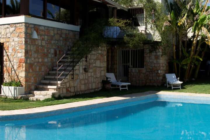 Pool 13 of 28