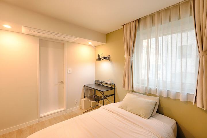 Room 16 of 49