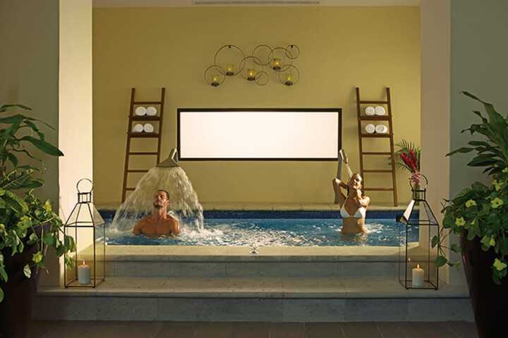 Pool Hotel
