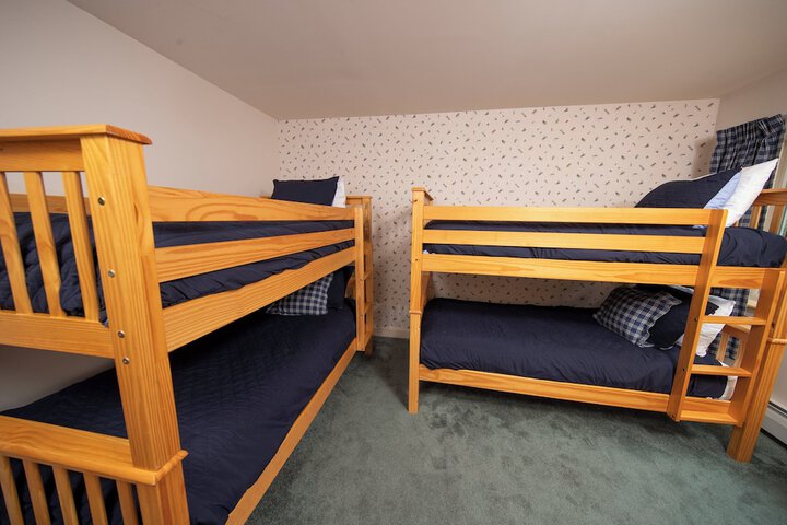 Room 8 of 83