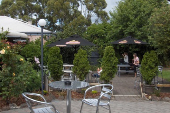 Hotel Exterior 11 of 384