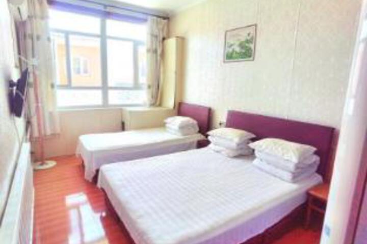 Room 6 of 8