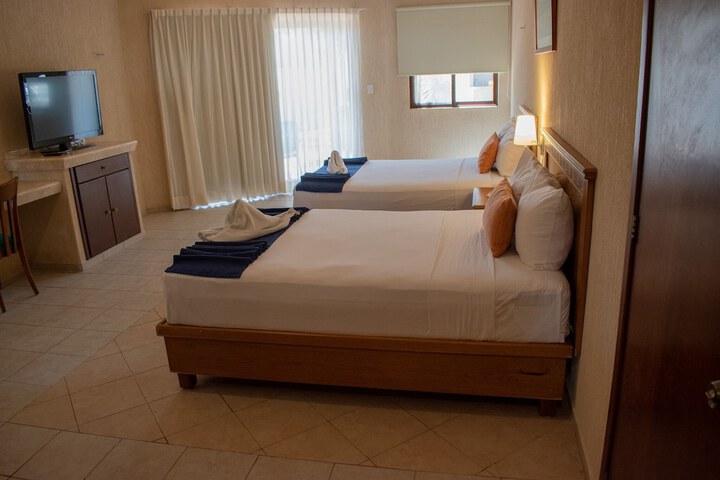 Room 6 of 99