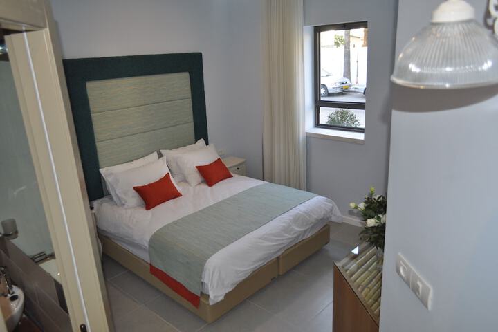 Room 8 of 43
