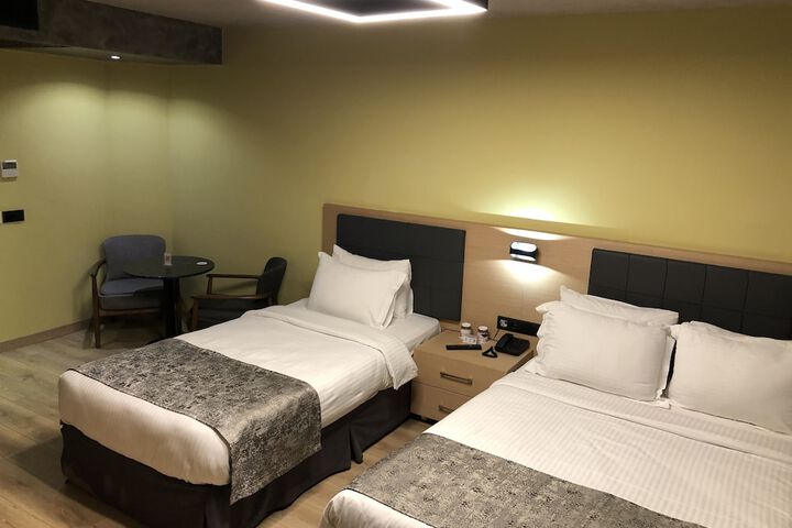 Room 9 of 39