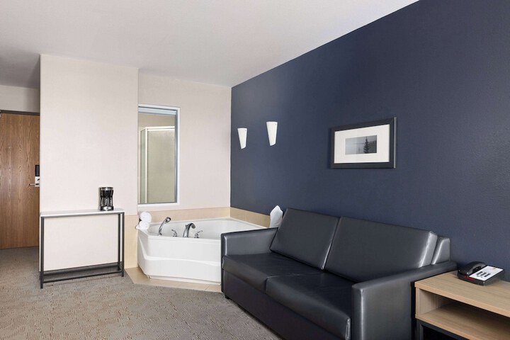 1 King Bed Suite (22 of 22)