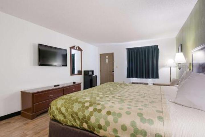 1 King Bed (6 of 13)