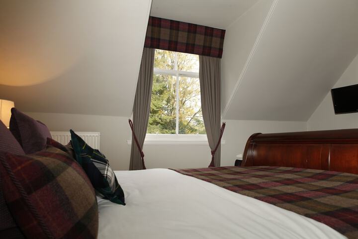 Room 32 of 51