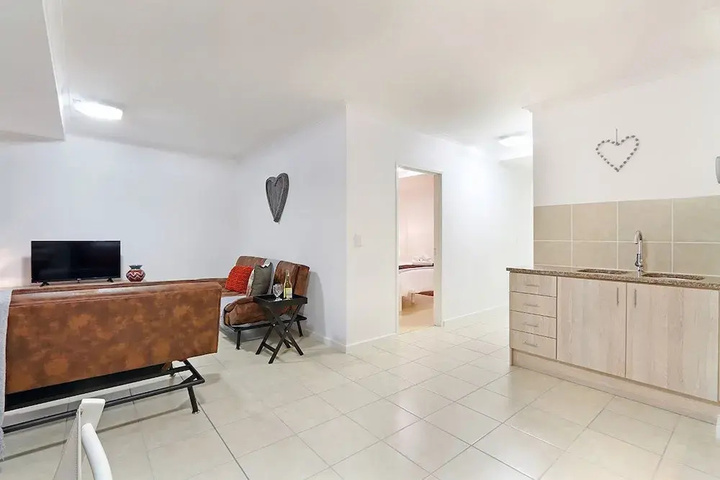 Room 6 of 18