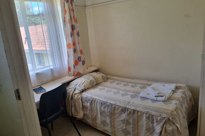 Room 4 of 10