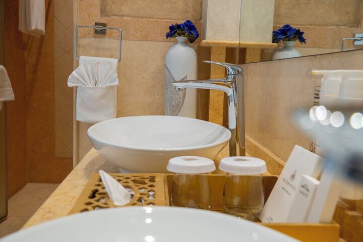 Room 46 of 68