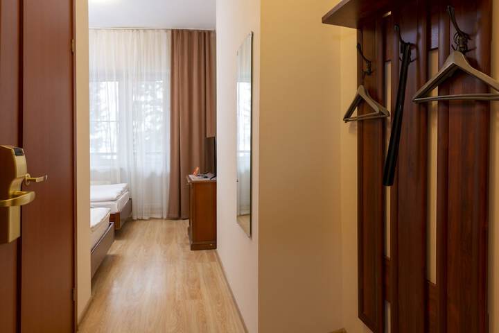 Room 3 of 141