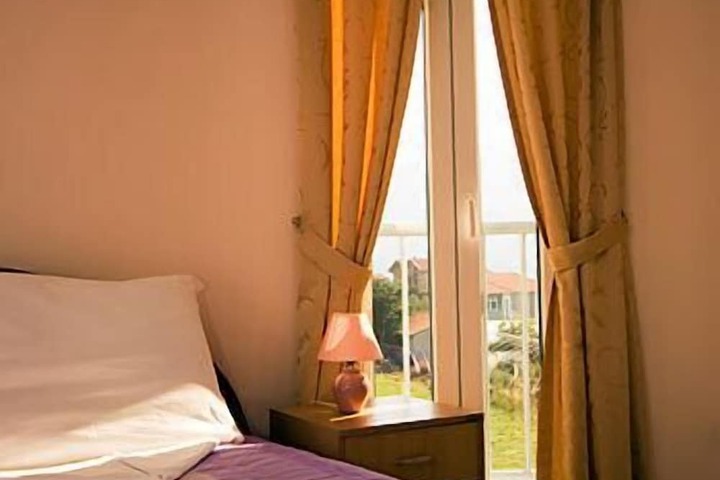 Room 7 of 28